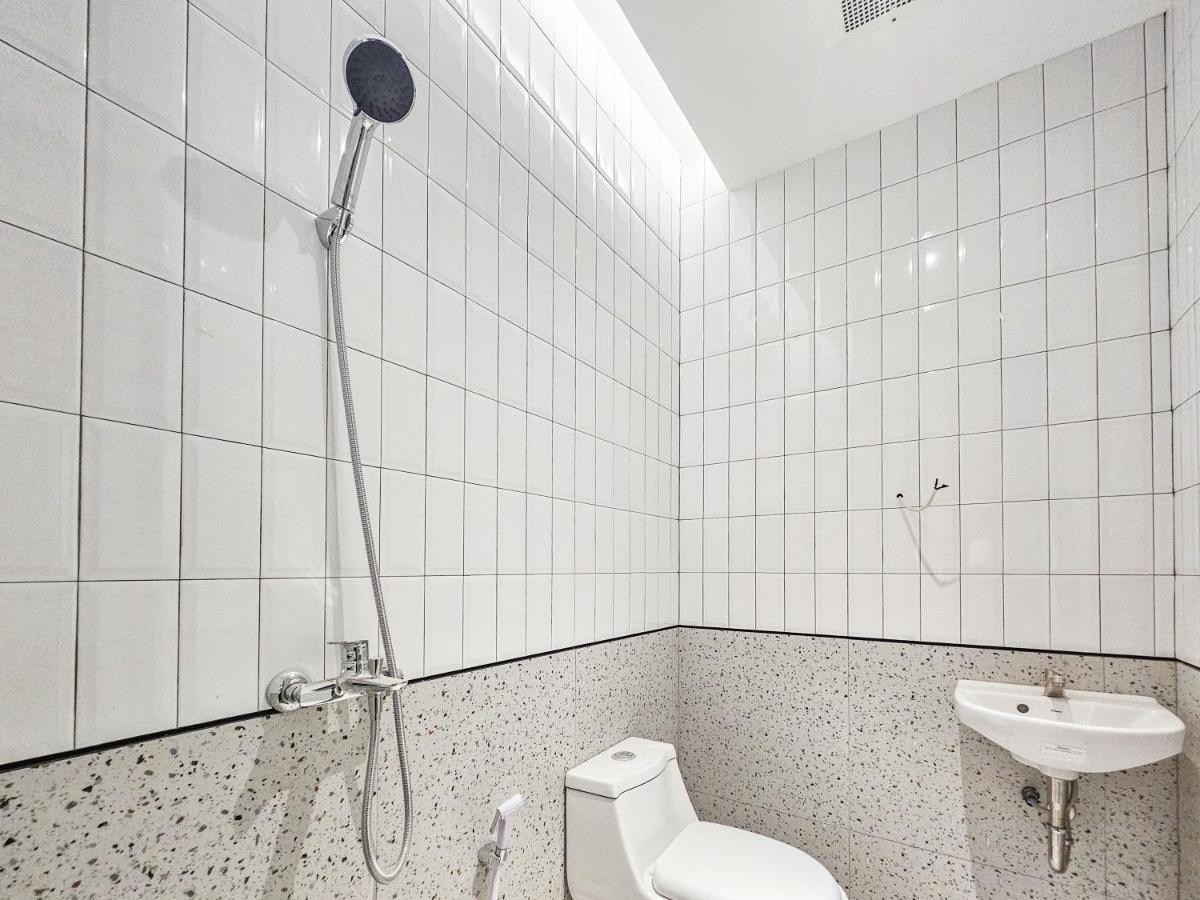 Urbanview Tigatuju Living Blitar - Housity
