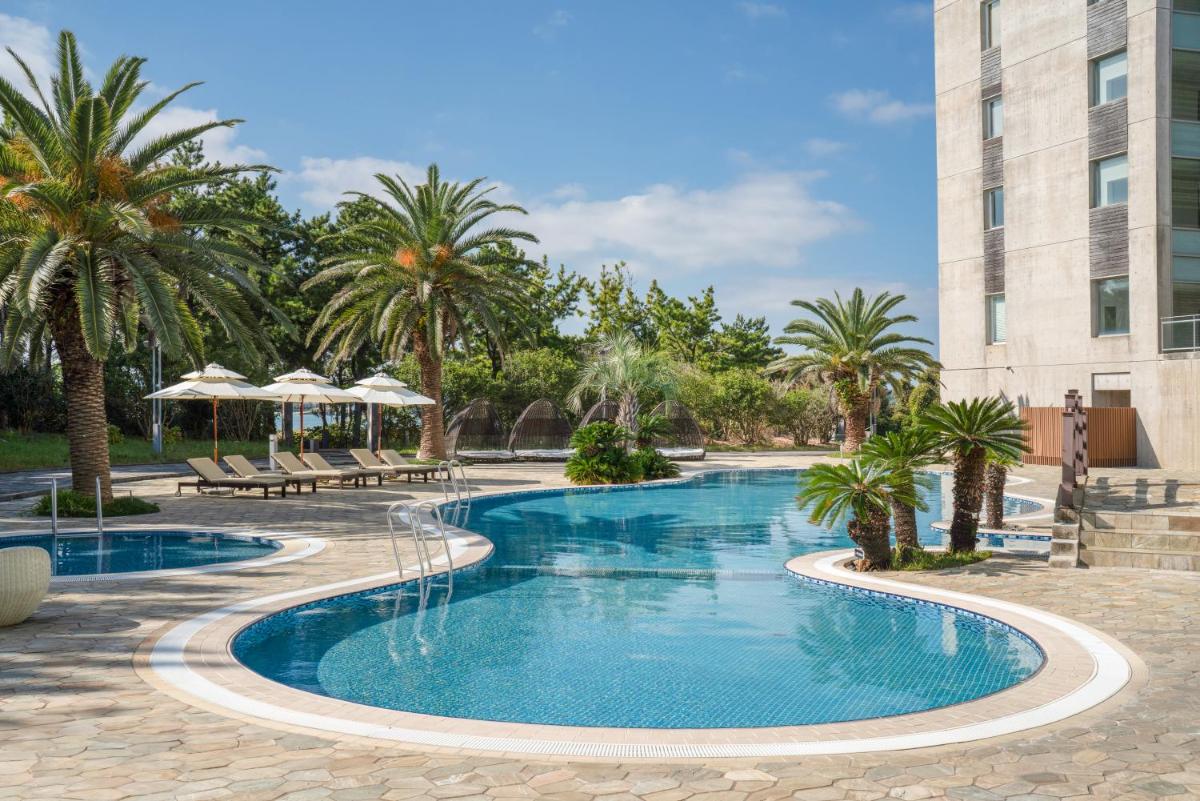 Phoenix Island - Housity