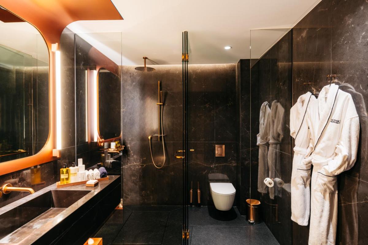 Un baño de Thompson Madrid, by Hyatt