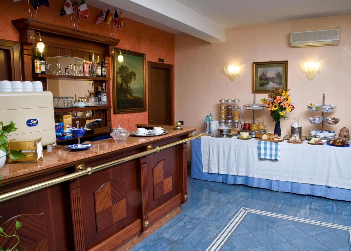 Hotel Rimini - Housity