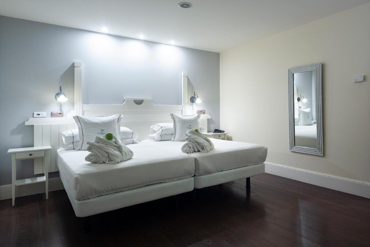 Cama o camas de una habitación en Hotel Balneario La Hermida