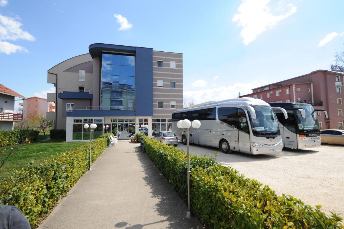 Hotel Rosabel - Housity