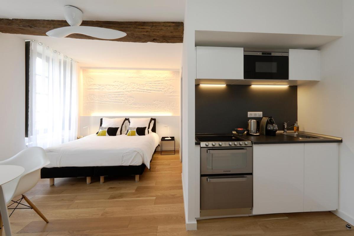 Cuisine ou kitchenette dans l'établissement Les Maisons du Pont - Charme & Caractère