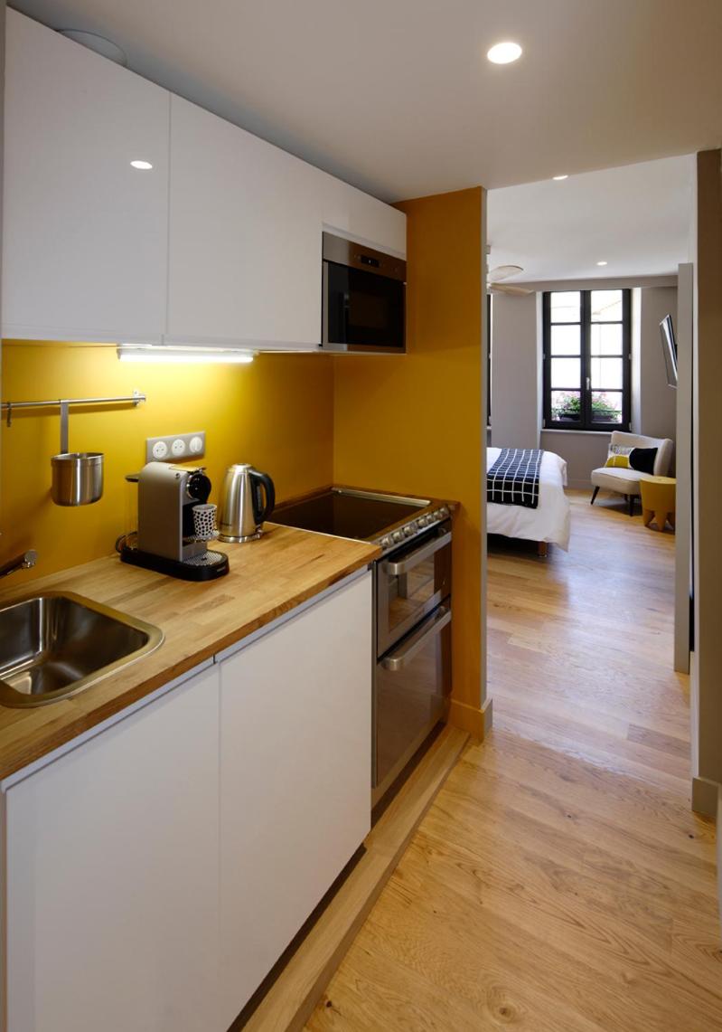Cuisine ou kitchenette dans l'établissement Les Maisons du Pont - Charme & Caractère