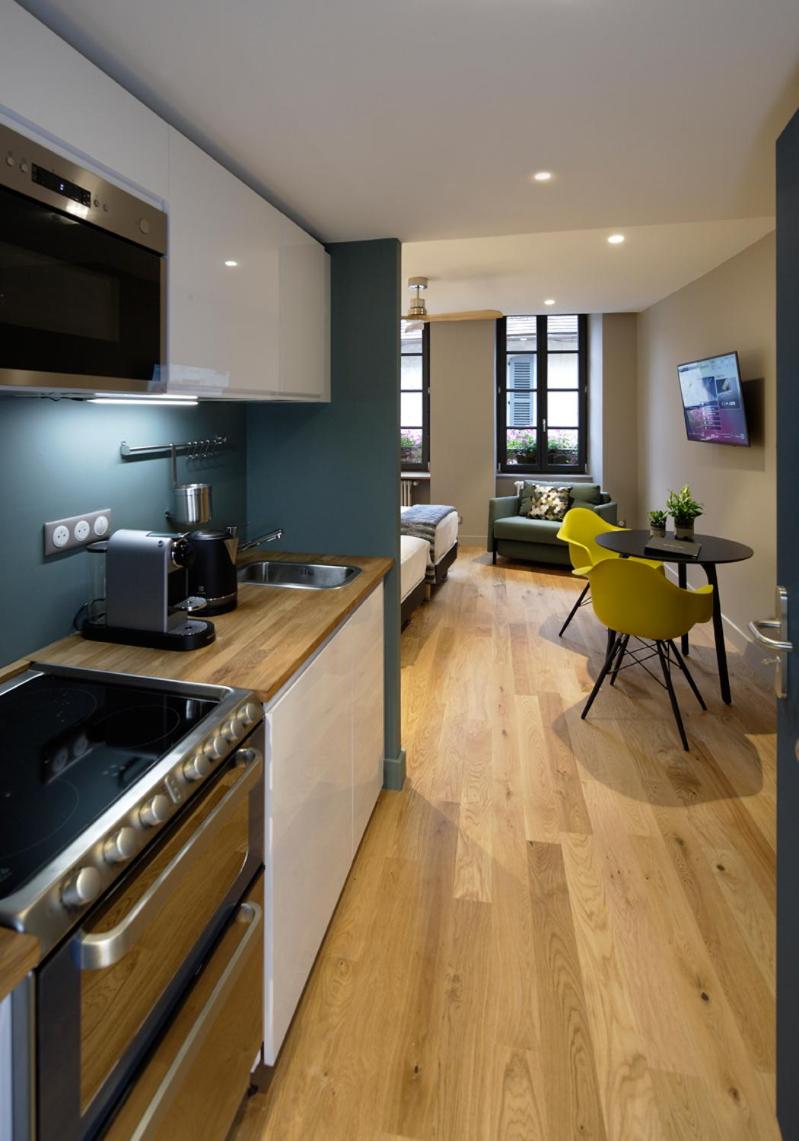 Cuisine ou kitchenette dans l'établissement Les Maisons du Pont - Charme & Caractère