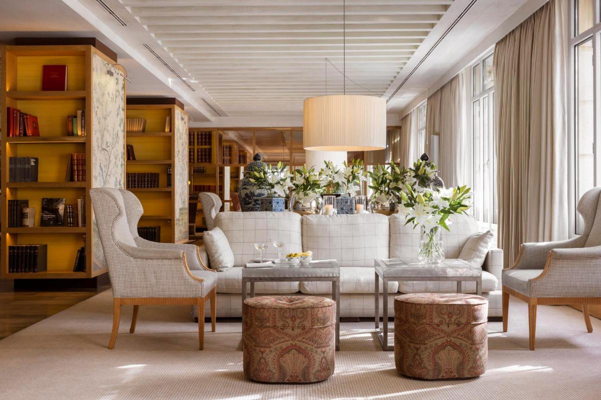 Zona de estar de URSO Hotel & Spa, a Small Luxury Hotel of the World