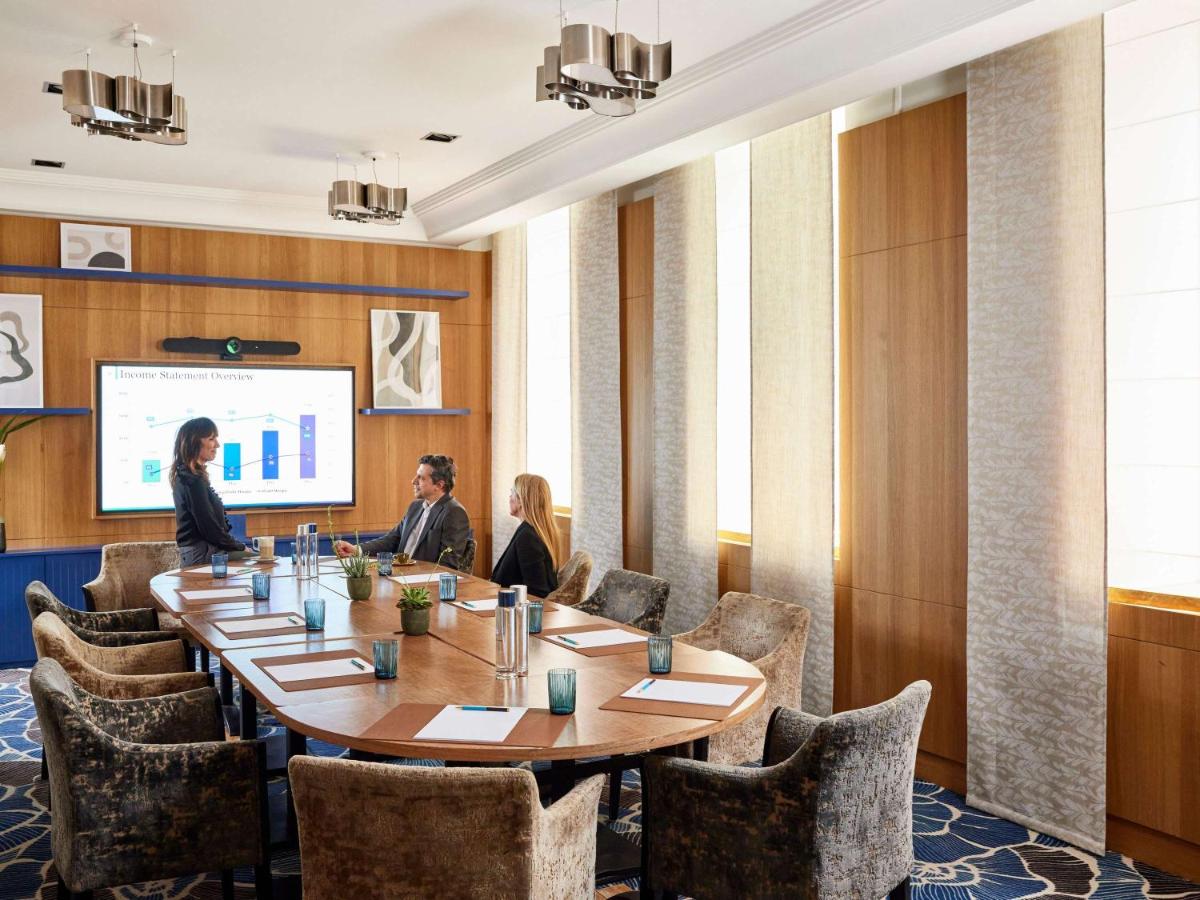 Espace de conférence ou salle de réunion dans l'établissement Sofitel Paris Le Faubourg