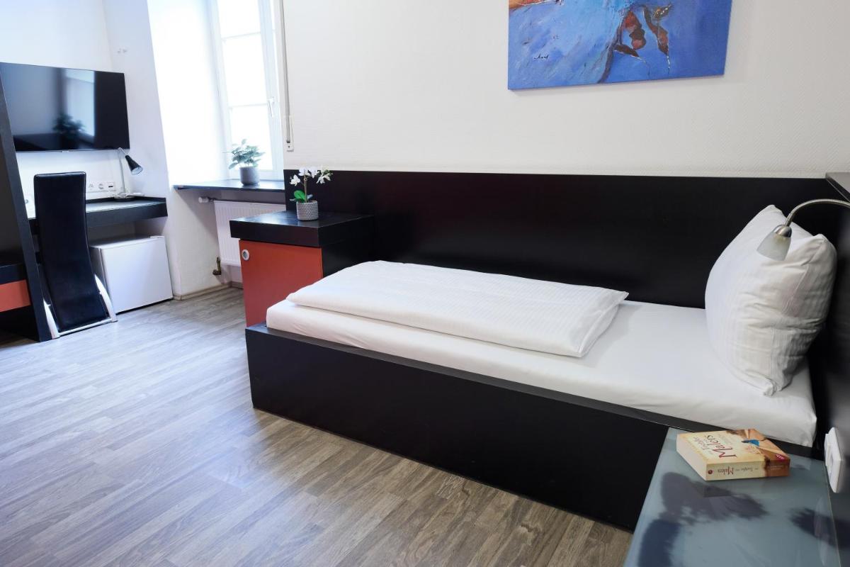 Hotel Villa-Bassermann, stilvoll, 2 Min zum Schloss, schnelles WLAN & Parkplatz - Housity