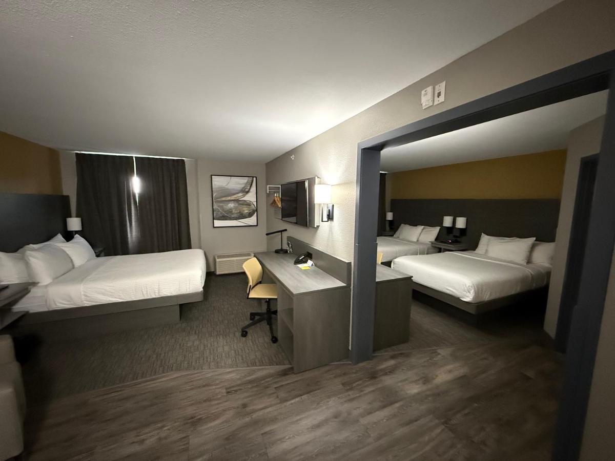 Days Inn by Wyndham Stony Plain - Housity