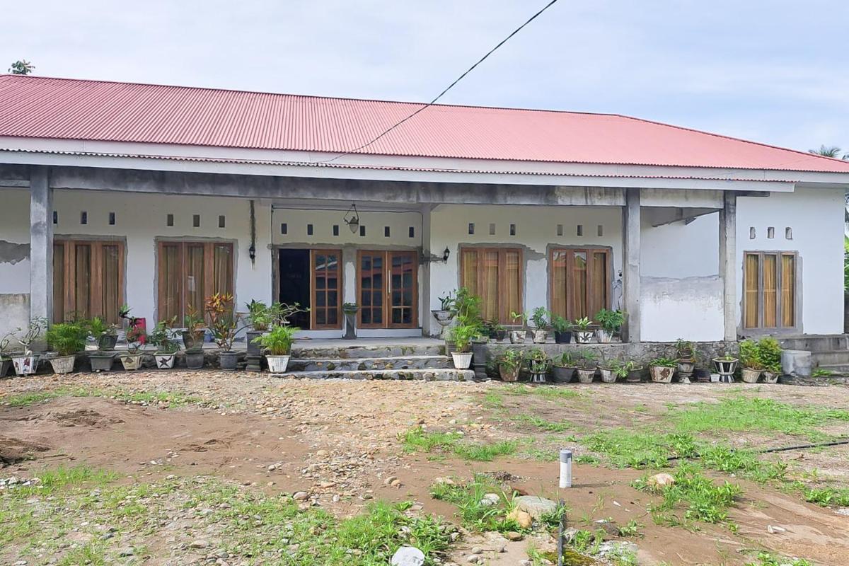 RedDoorz at Family Syariah Homestay kotamobagu - Housity