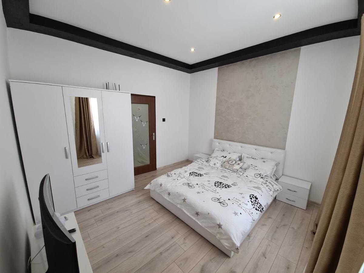 Diamonds House - Housity