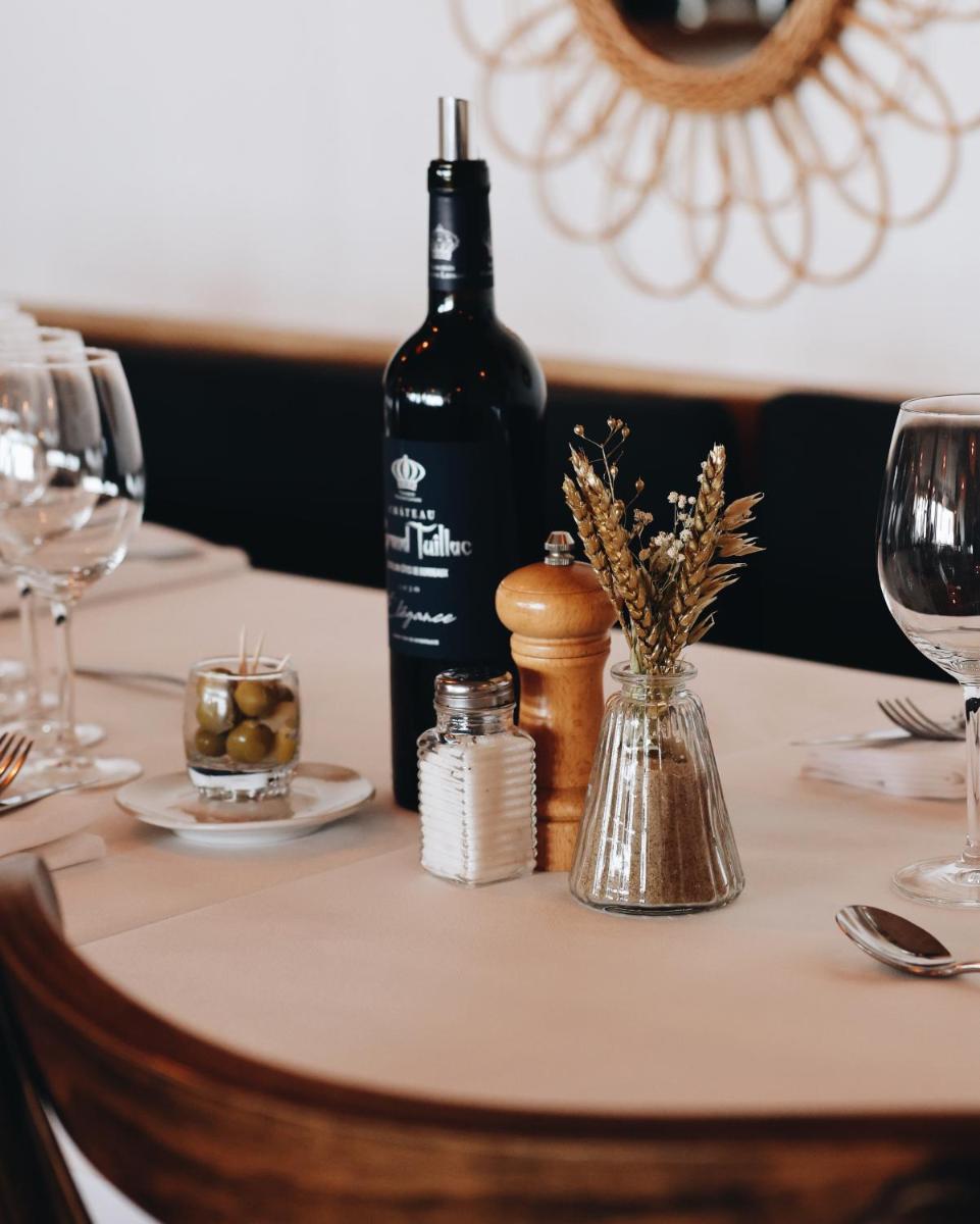 Boissons dans l'établissement Résidence Les Suites du Port - by Le Saint Ferdinand