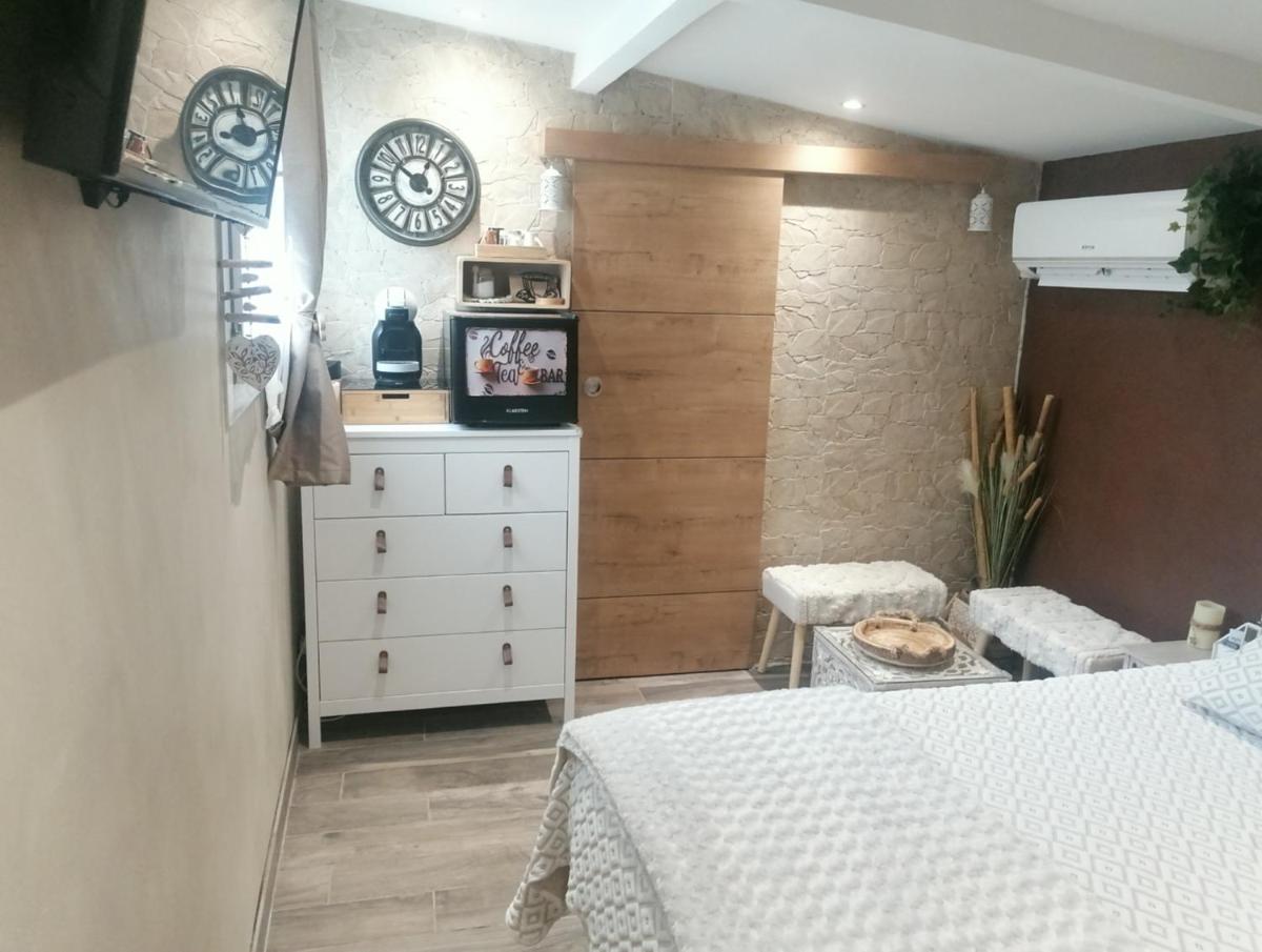 Une Clé Pour Deux - Chambre romantique avec Patio & Spa privatifs - Housity