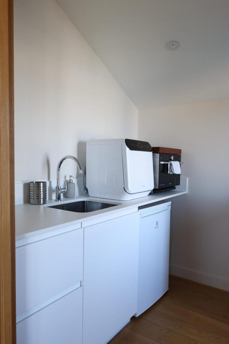 Cuisine ou kitchenette dans l'établissement Résidence Les Suites du Port - by Le Saint Ferdinand