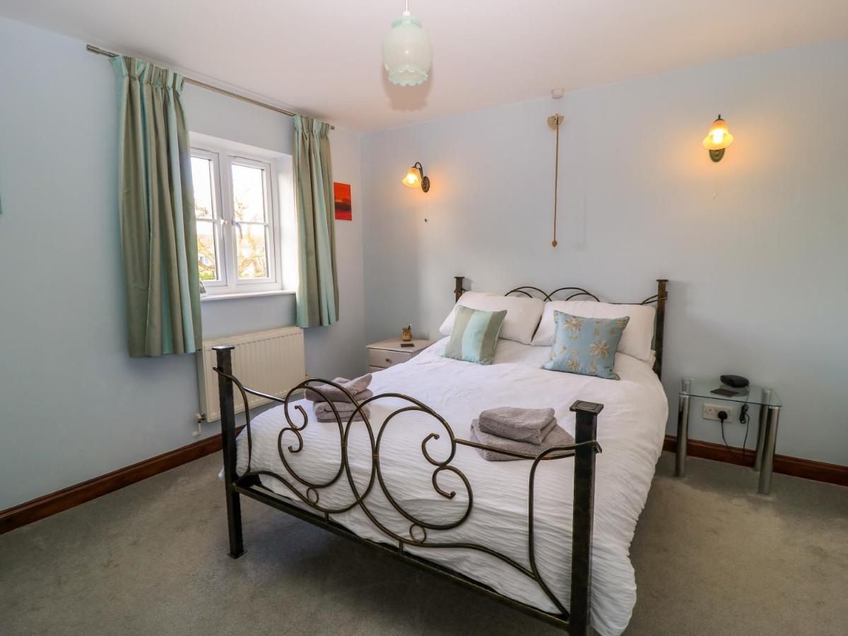 Oakmead - Housity