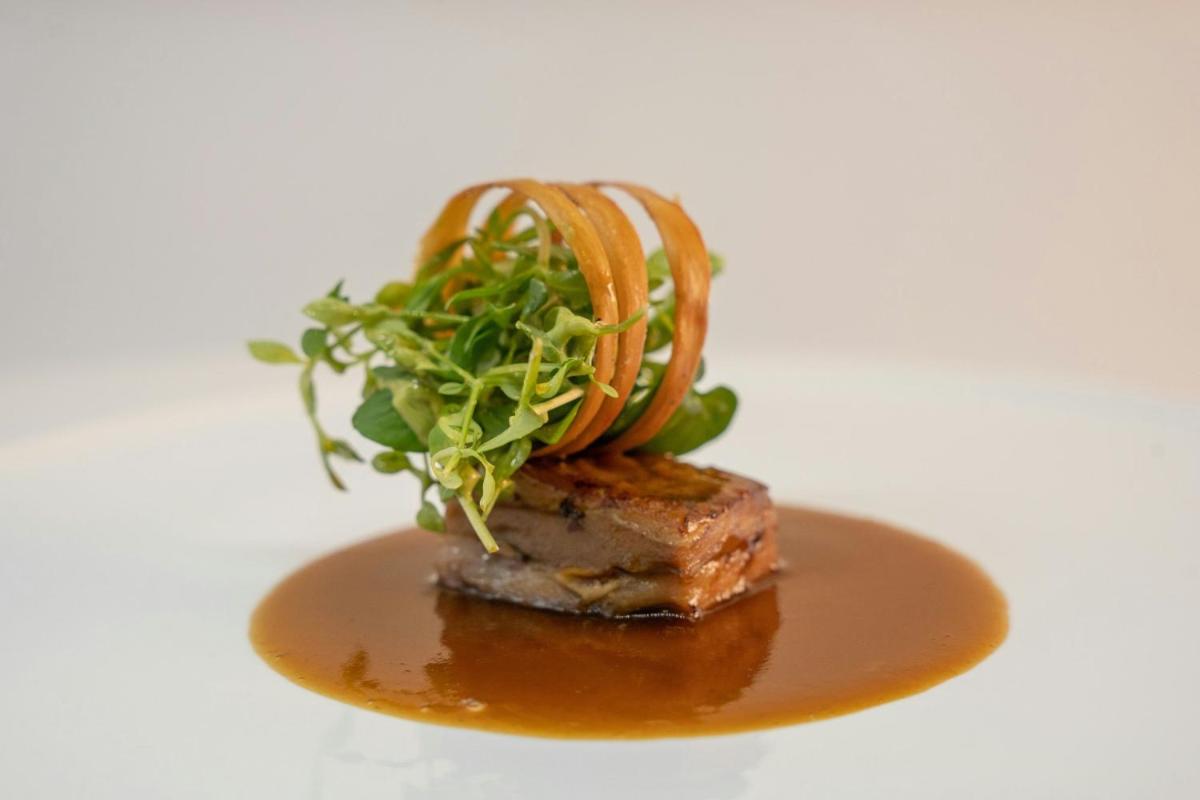 Comida en o cerca de este hotel