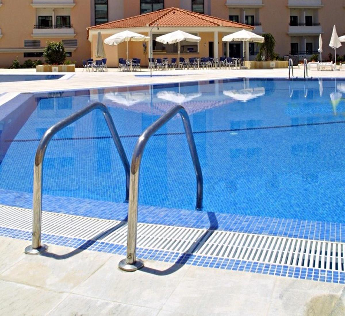 A piscina em ou perto de Riviera Hotel