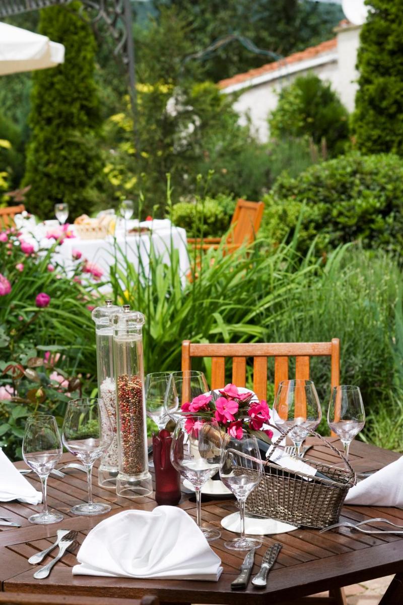 Jardin de l'établissement Hôtel du Domaine de La Grange de Condé