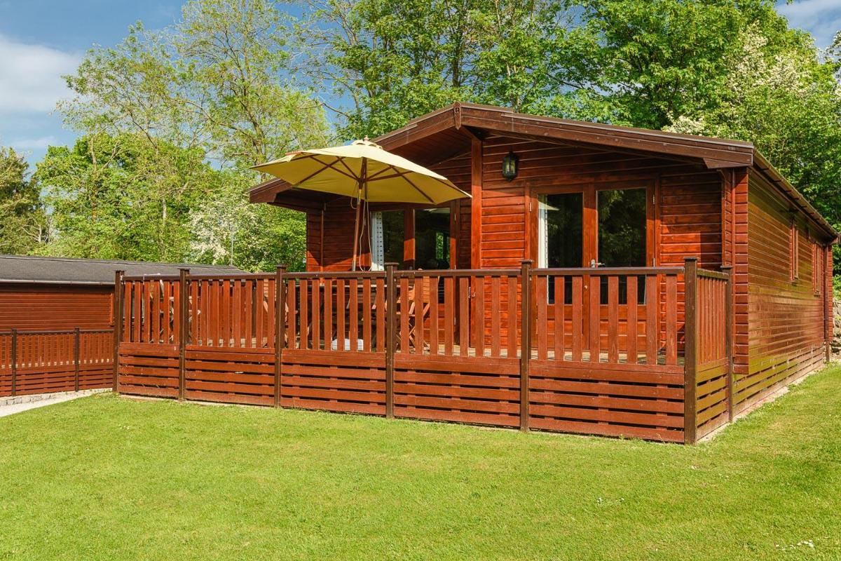 Woodlands Hotel & Pine Lodges - Housity
