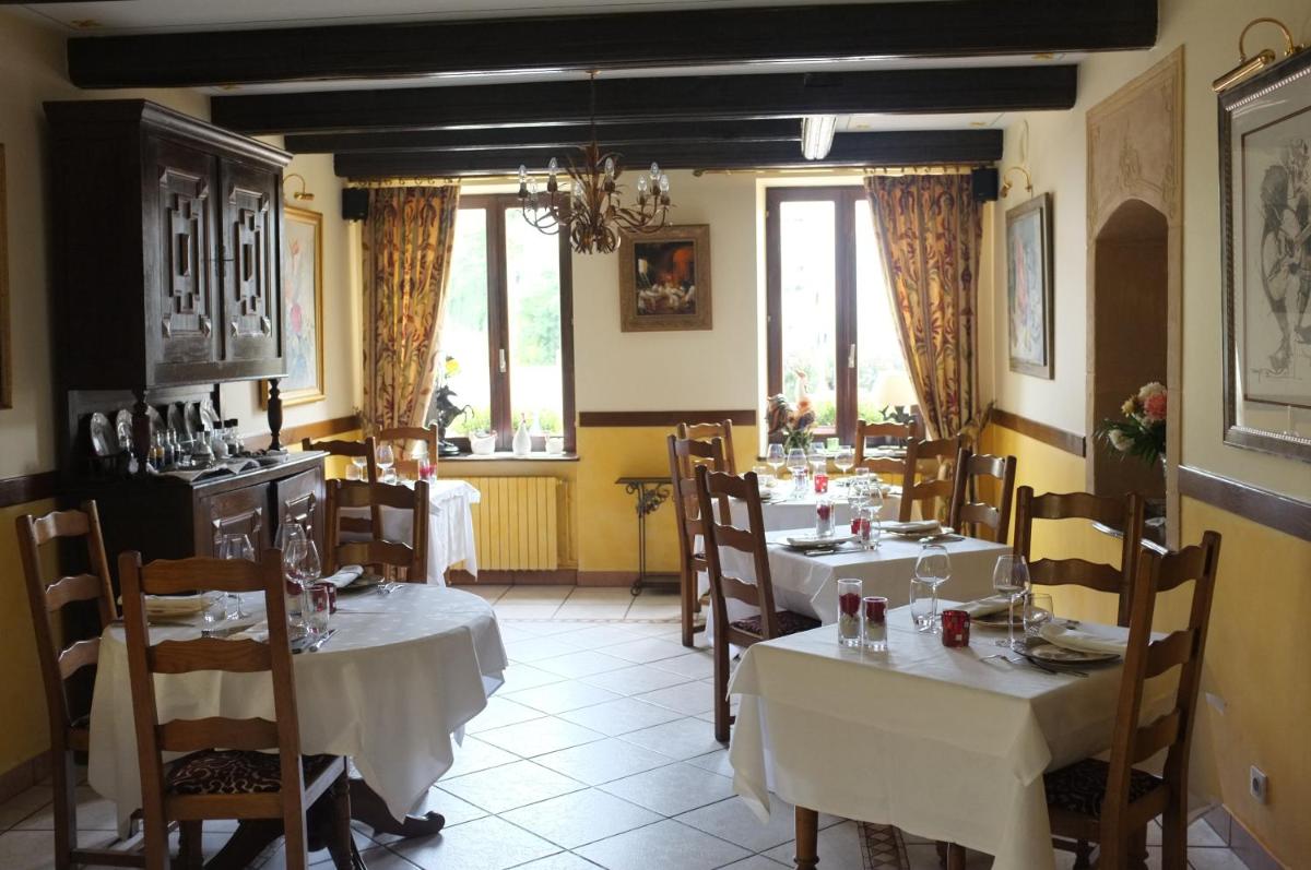 Restaurant ou autre lieu de restauration dans l'établissement Hôtel du Domaine de La Grange de Condé