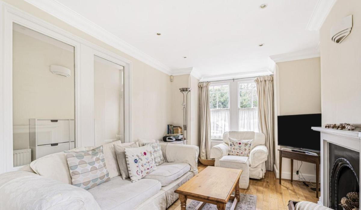 Midsomer Cottage - Spacious, Light and comfortable Victorian Cottage with garden in great location - Great base to explore the City - Housity
