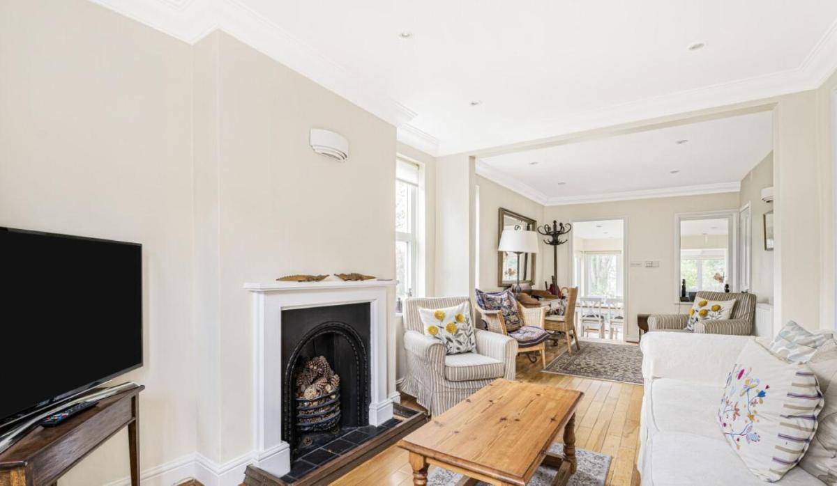 Midsomer Cottage - Spacious, Light and comfortable Victorian Cottage with garden in great location - Great base to explore the City - Housity