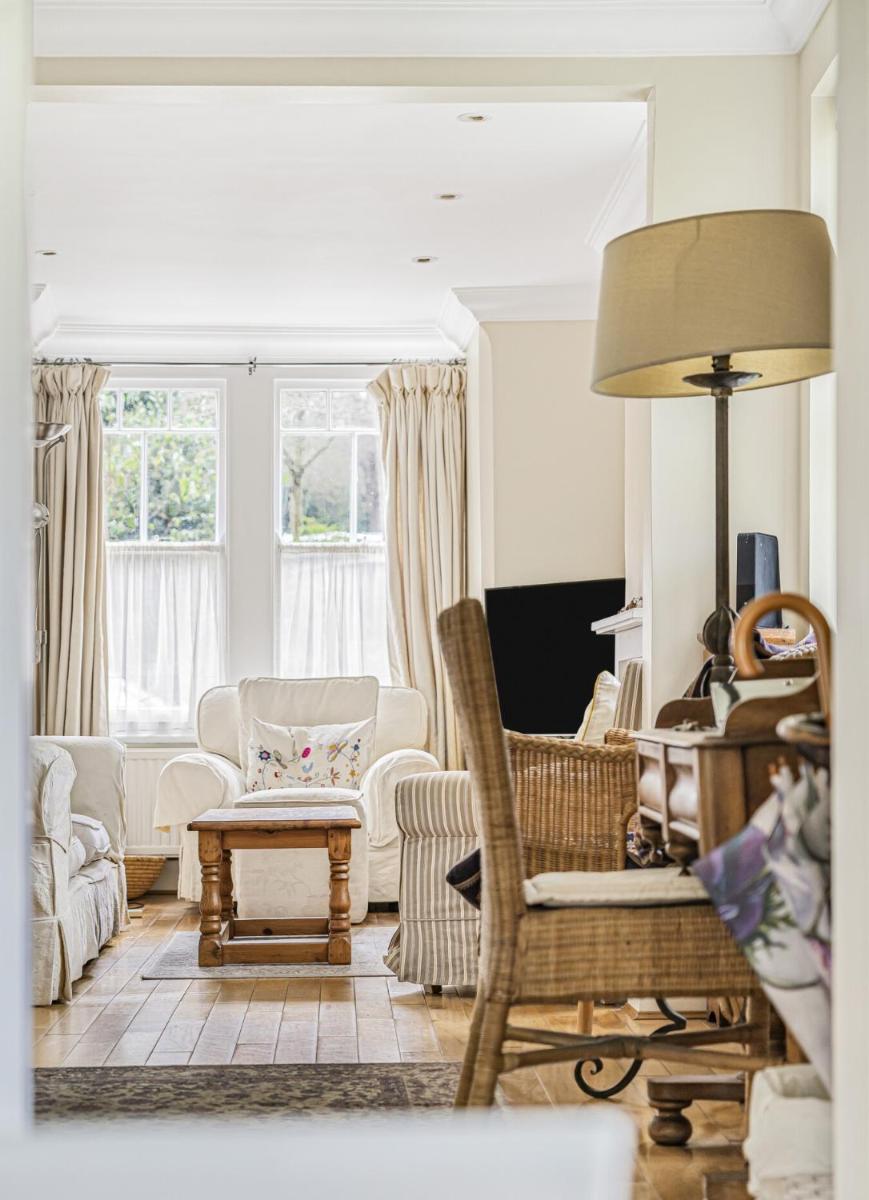 Midsomer Cottage - Spacious, Light and comfortable Victorian Cottage with garden in great location - Great base to explore the City - Housity