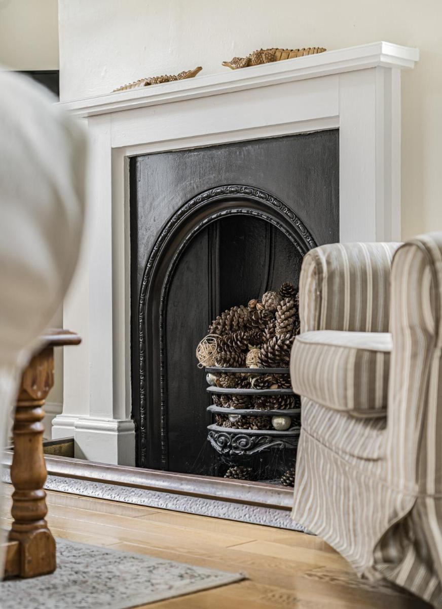 Midsomer Cottage - Spacious, Light and comfortable Victorian Cottage with garden in great location - Great base to explore the City - Housity