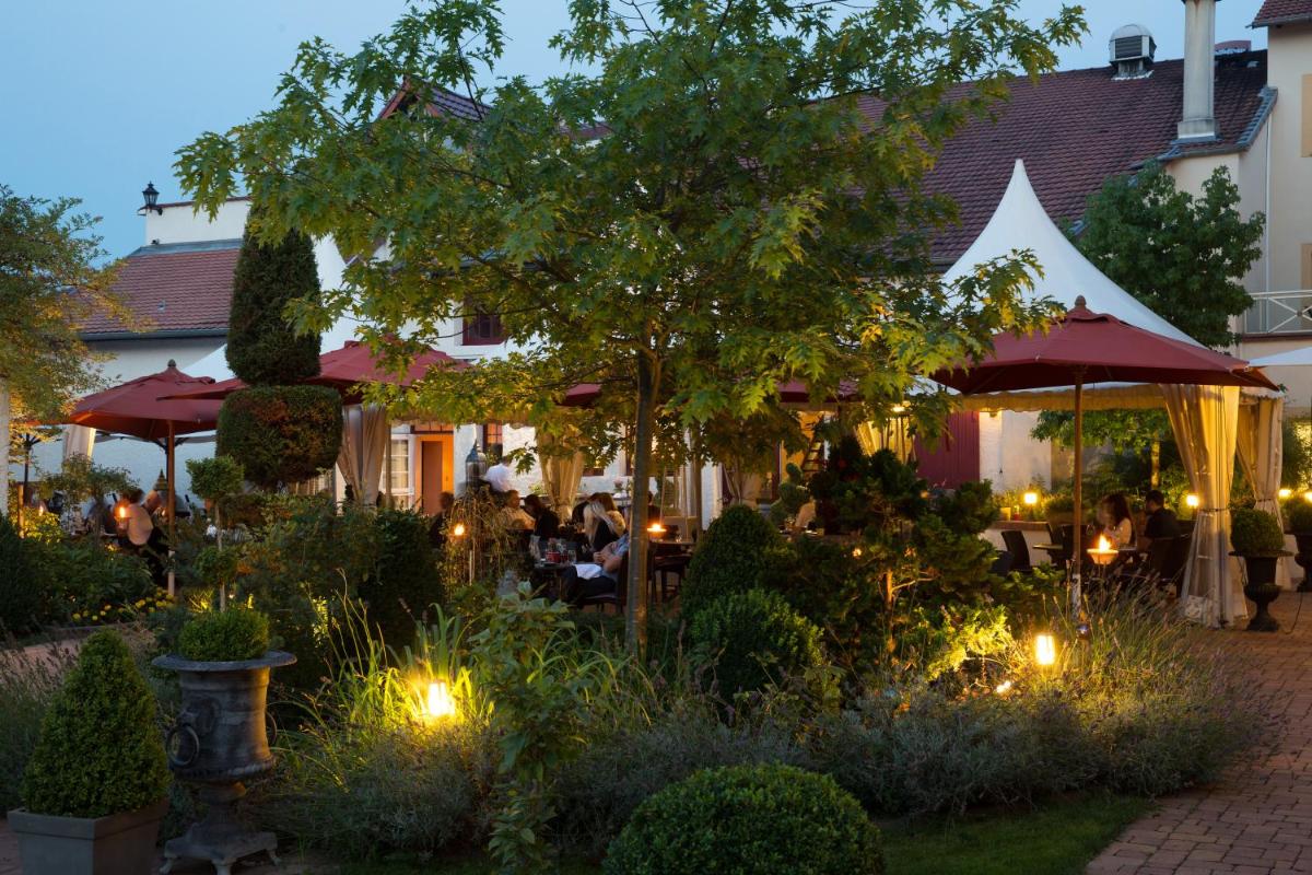 Jardin de l'établissement Hôtel du Domaine de La Grange de Condé