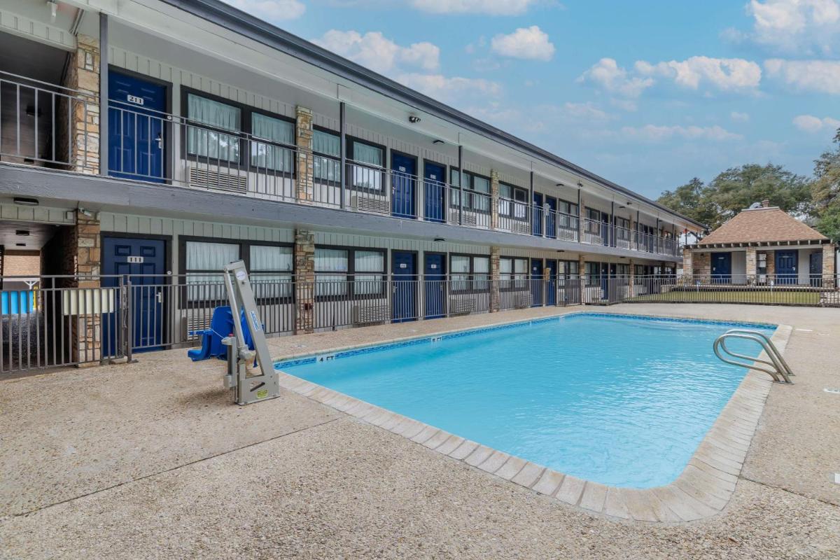 Motel 6 Boerne TX - Housity