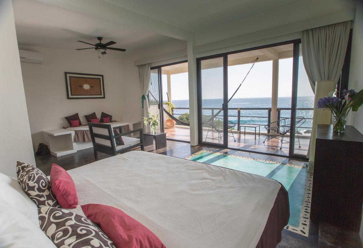 Manta Raya Hotel - right on the beach - Housity