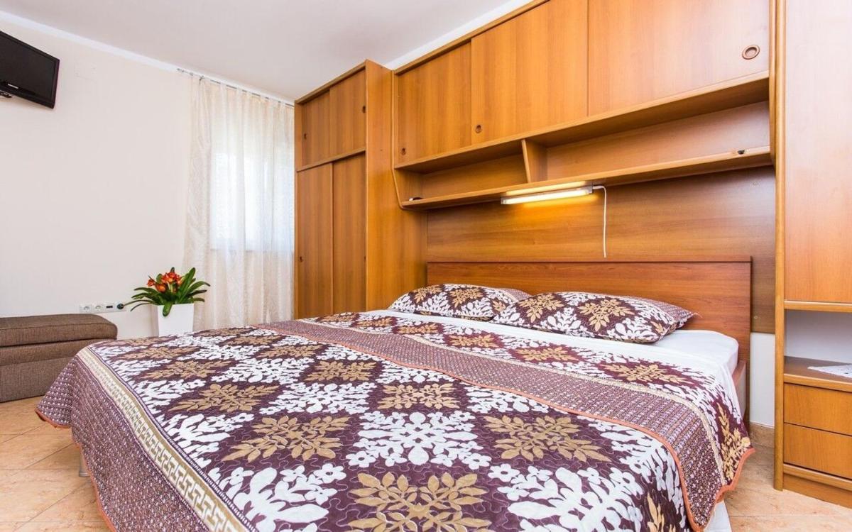 Apartment Brusic - Housity