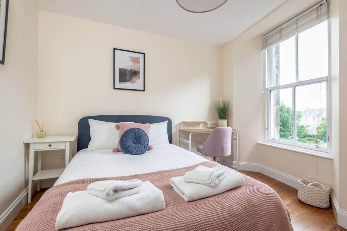 Skye Sands - Alexandra Loft - Housity