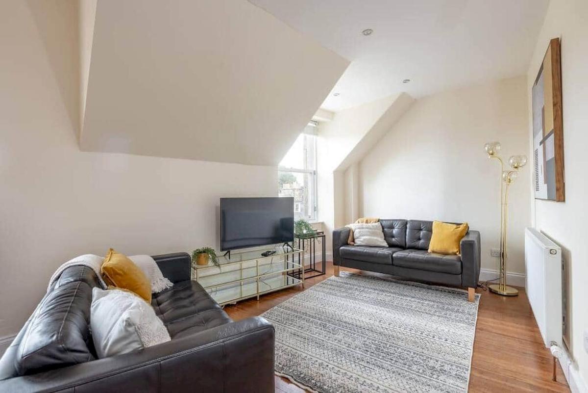 Skye Sands - Alexandra Loft - Housity