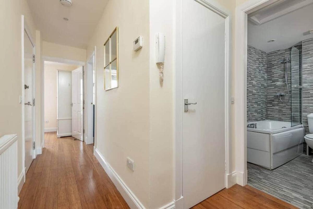 Skye Sands - Alexandra Loft - Housity
