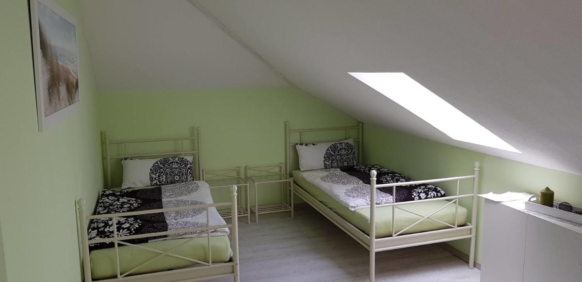 Ferienhaus Fichtenwalde, 160qm, 3SZ, 2BD, Küche, VDSL - Housity