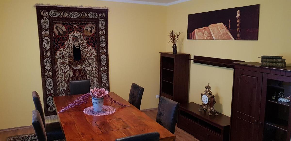 Ferienhaus Fichtenwalde, 160qm, 3SZ, 2BD, Küche, VDSL - Housity