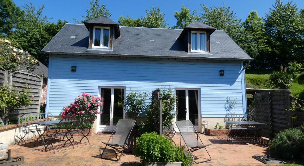 Les Petits Matins Bleus - Chambres d'hôtes "Les Pommiers" - Housity