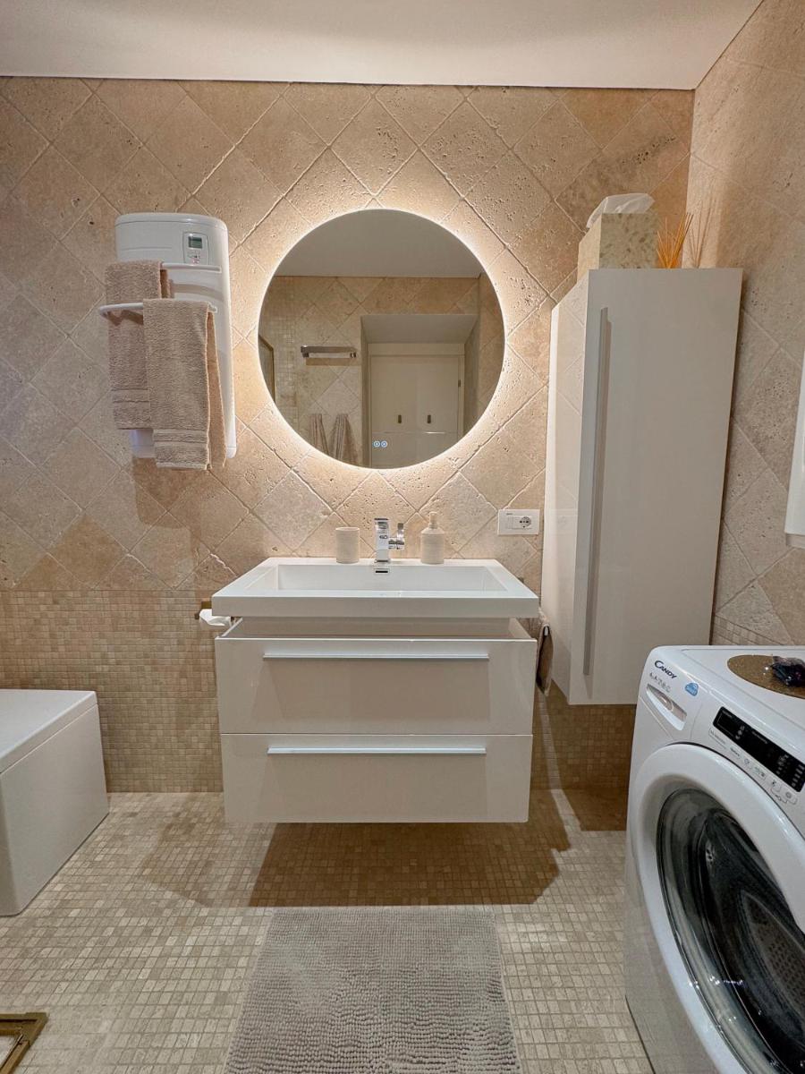Studio climatisé, terrasse, parking privé, 50m de la plage - Housity
