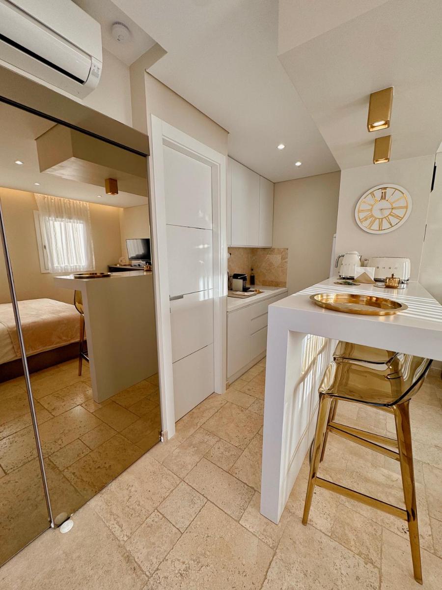 Studio climatisé, terrasse, parking privé, 50m de la plage - Housity