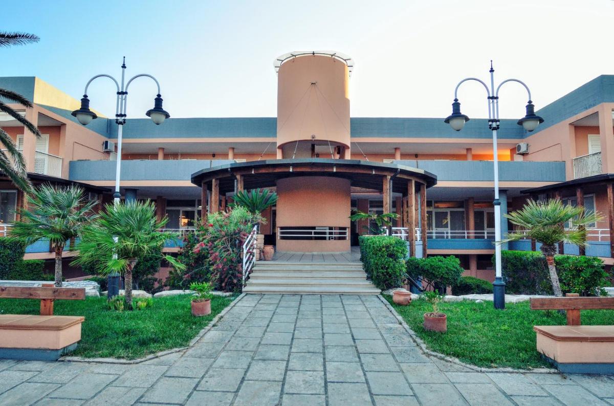 Blue Marine Village - Housity