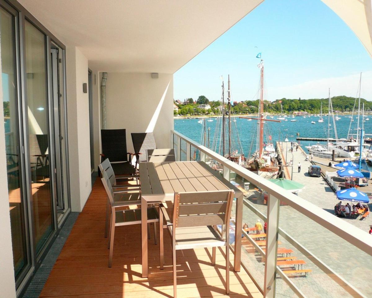 Apartment 33 "Fördetraum" mit Sauna, Apartmenthaus Hafenspitze Blickrichtung offene See - Hizvo
