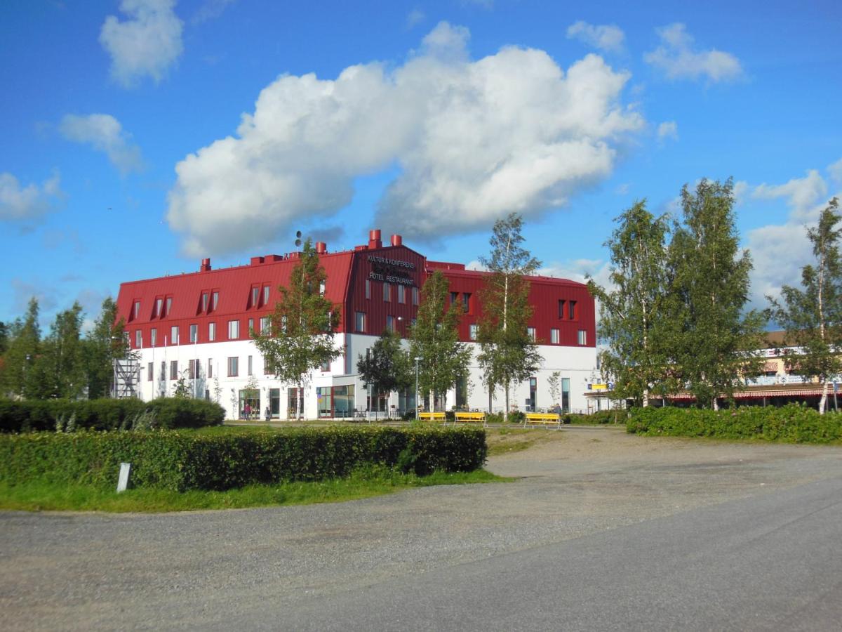 Hotel Red & Green - Housity