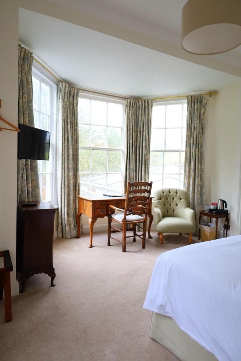 The Eagle House Hotel - Housity