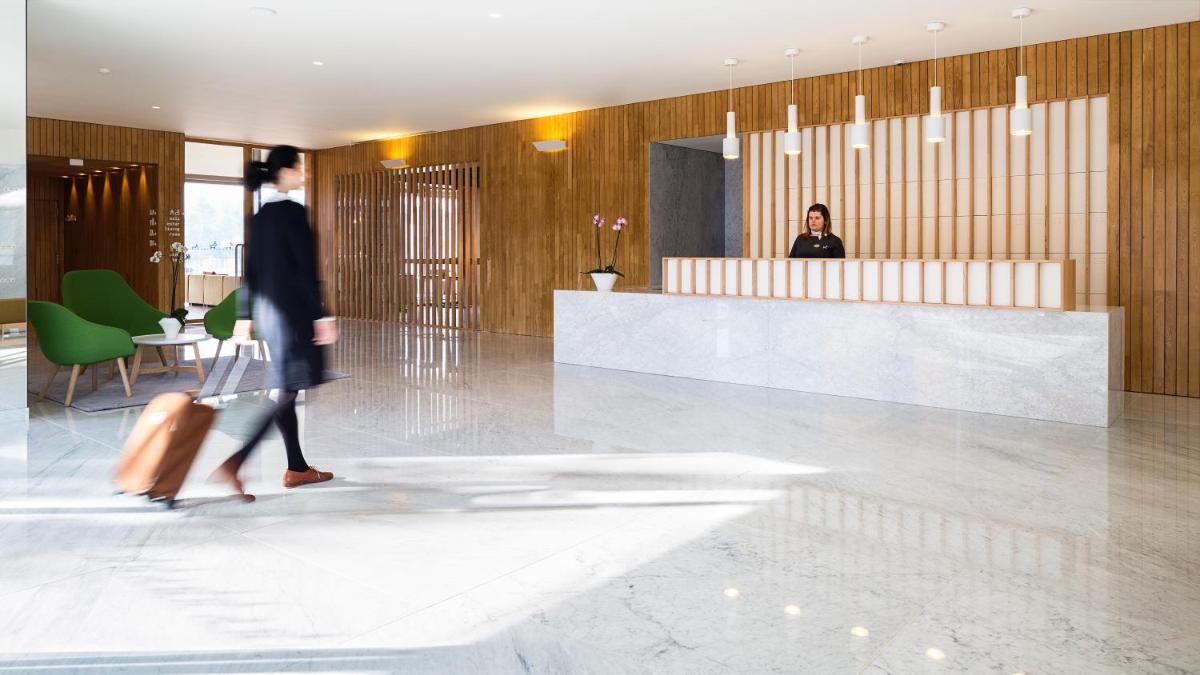 Os clientes hospedados em Hotel Minho