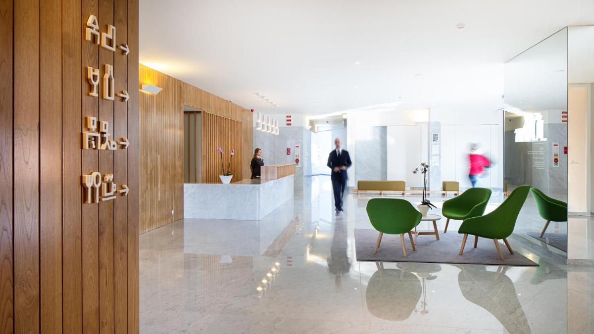 A área de receção ou átrio de Hotel Minho