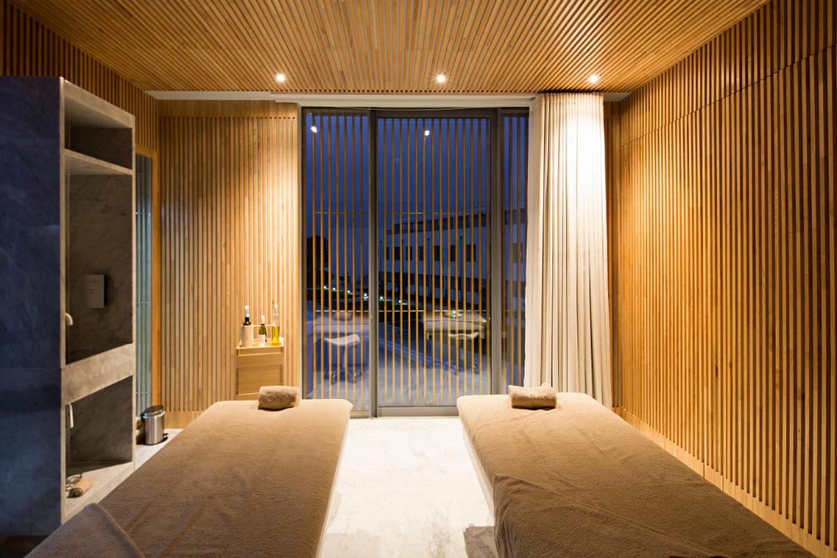 Uma cama ou camas num quarto em Hotel Minho