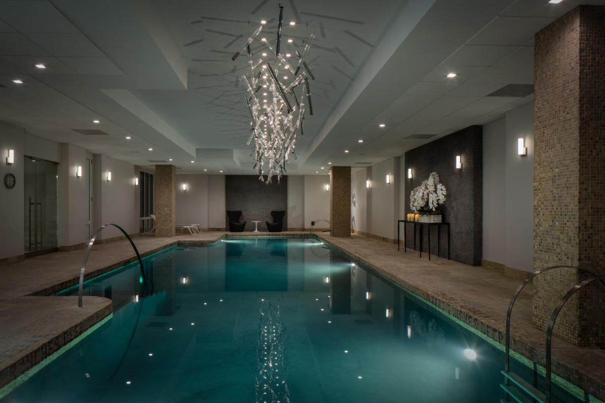 AKA Sutton Place - Housity