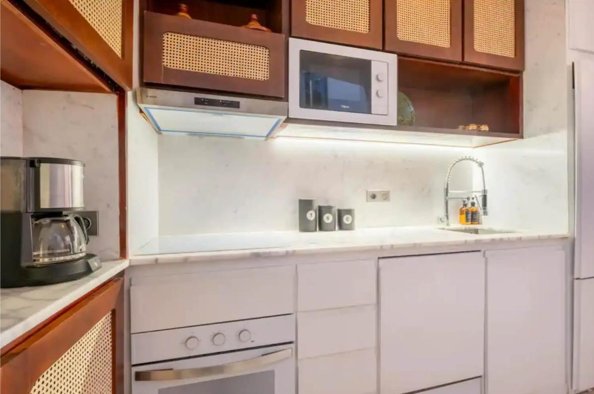 Absinthe Guest House - Housity
