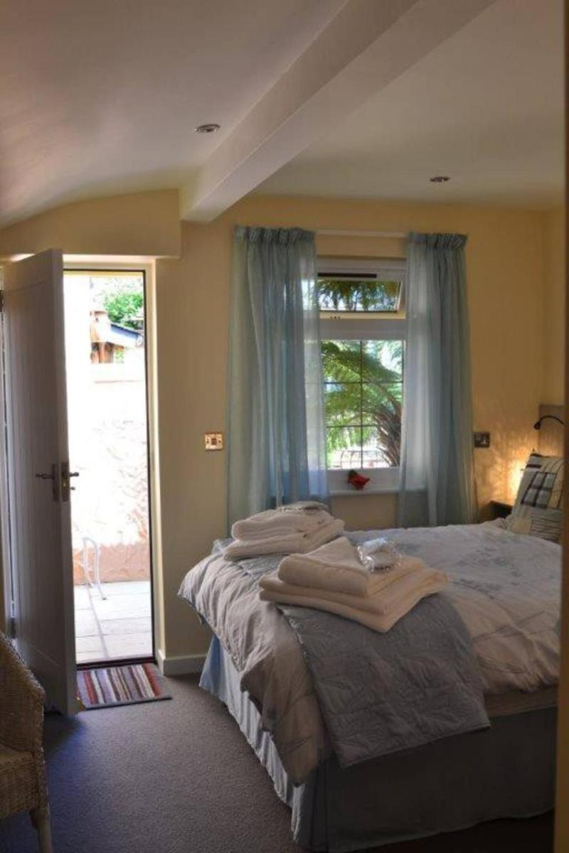 Lanteague Cornwall with stunning Sea Views - Housity